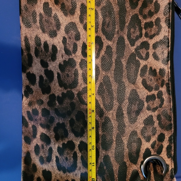 New pouch/ Wristlet - Picture 4 of 5